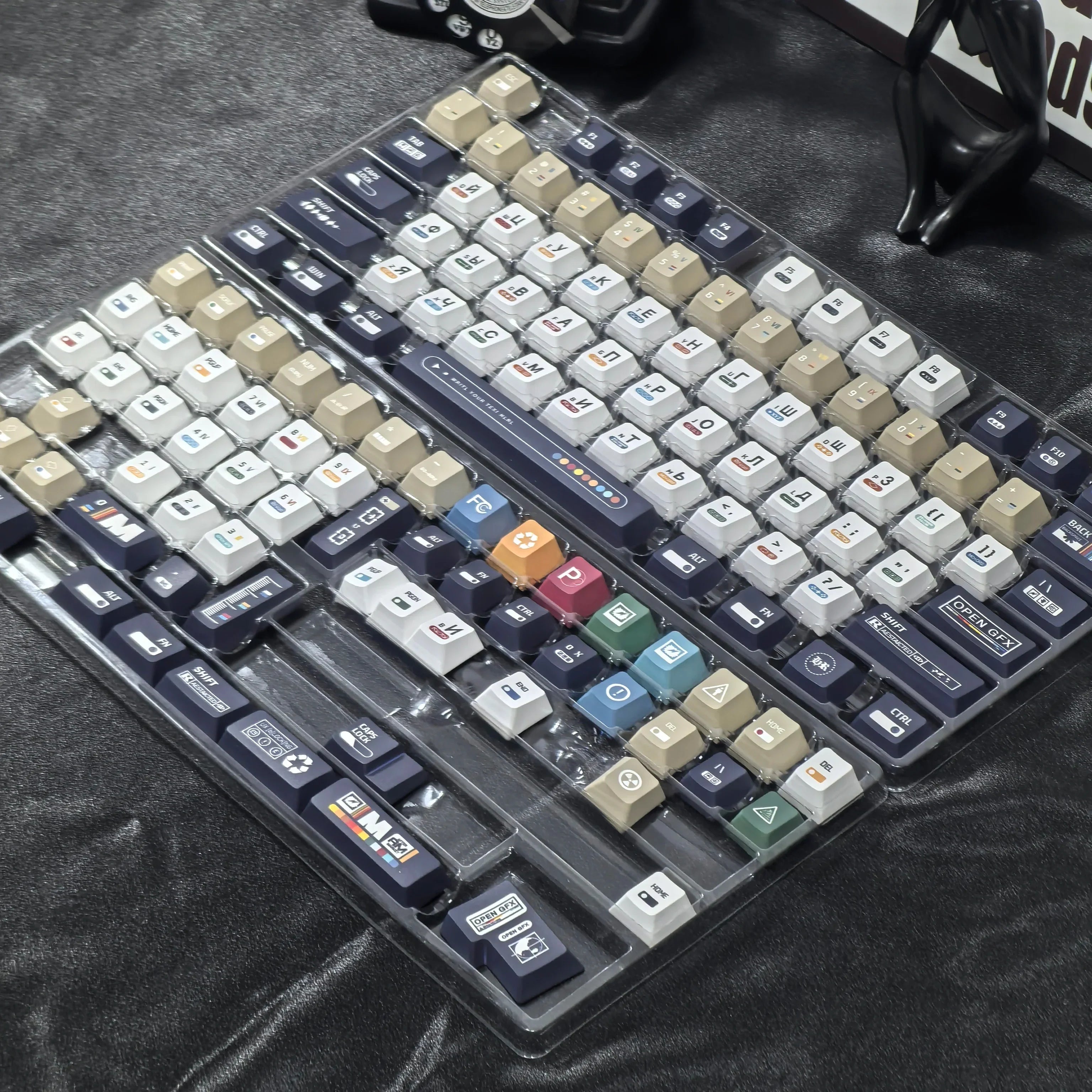 Korean Keycaps Maximalism Theme Keycap 135Keys Cherry Pbt Russian English Retro Keycap Black White Design  “L ”Shape Enter Key